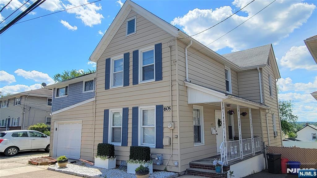 609 Chase Avenue - Photo 1