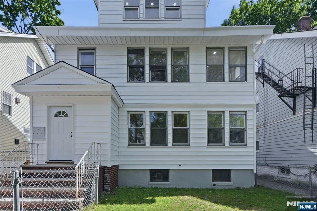 203-205 Hansbury - Photo 2