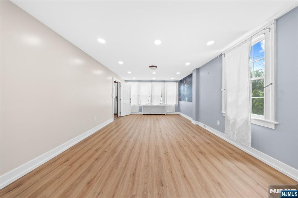 566 2nd Street - Photo 4