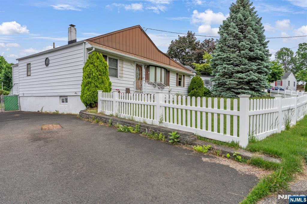 301 Boulevard - Photo 2