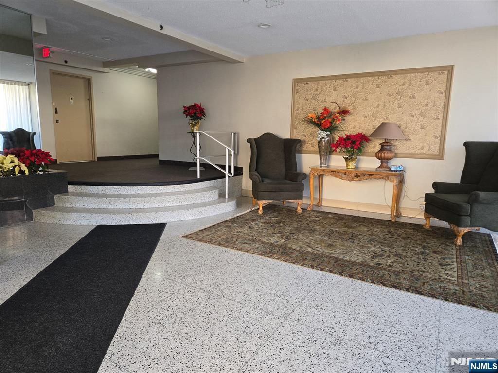 2348 Linwood Ave #3L, Fort Lee, NJ 07024