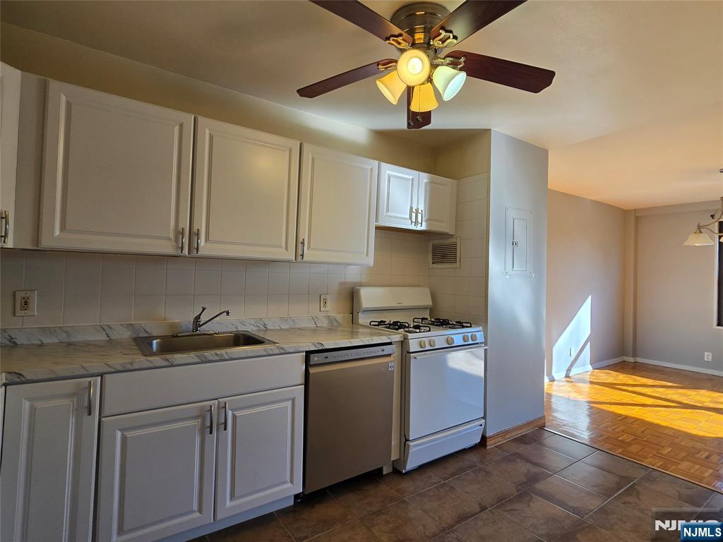 2348 Linwood Ave #3L, Fort Lee, NJ 07024