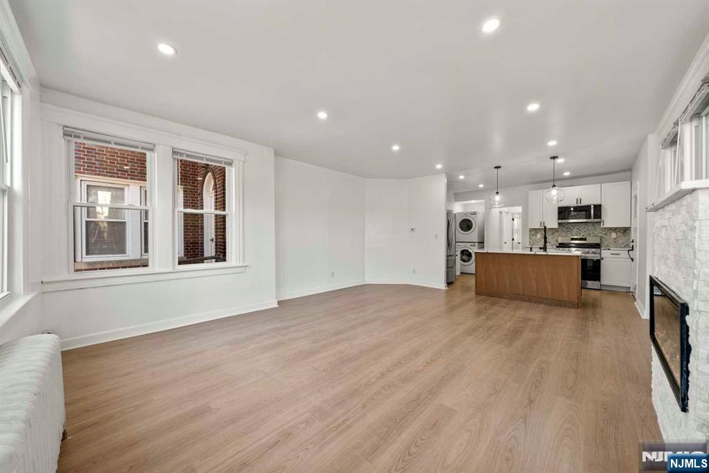 170 Cedar Street Fl 1 - Photo 3