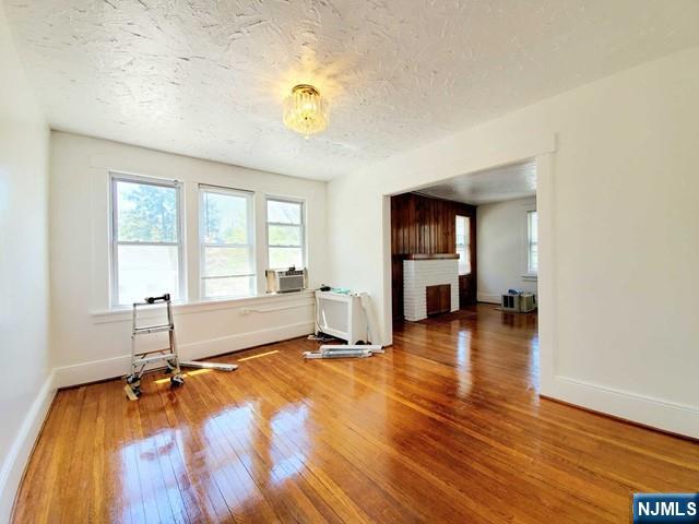 557 Grand Avenue 2nd FL - Photo 3