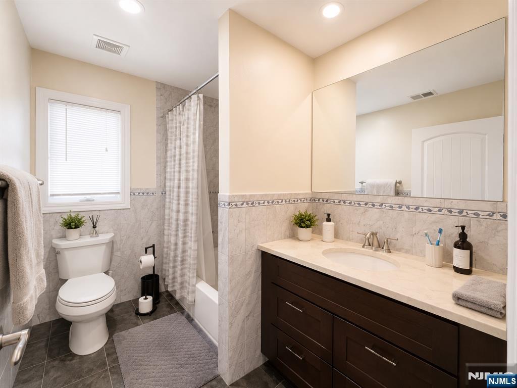 412 9th, #A, Palisades Park, NJ 07650 Listing Photo  16