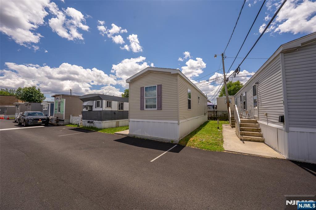 47 Helen, Moonachie, NJ 07074