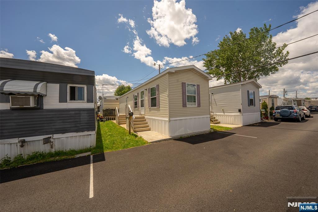47 Helen, Moonachie, NJ 07074