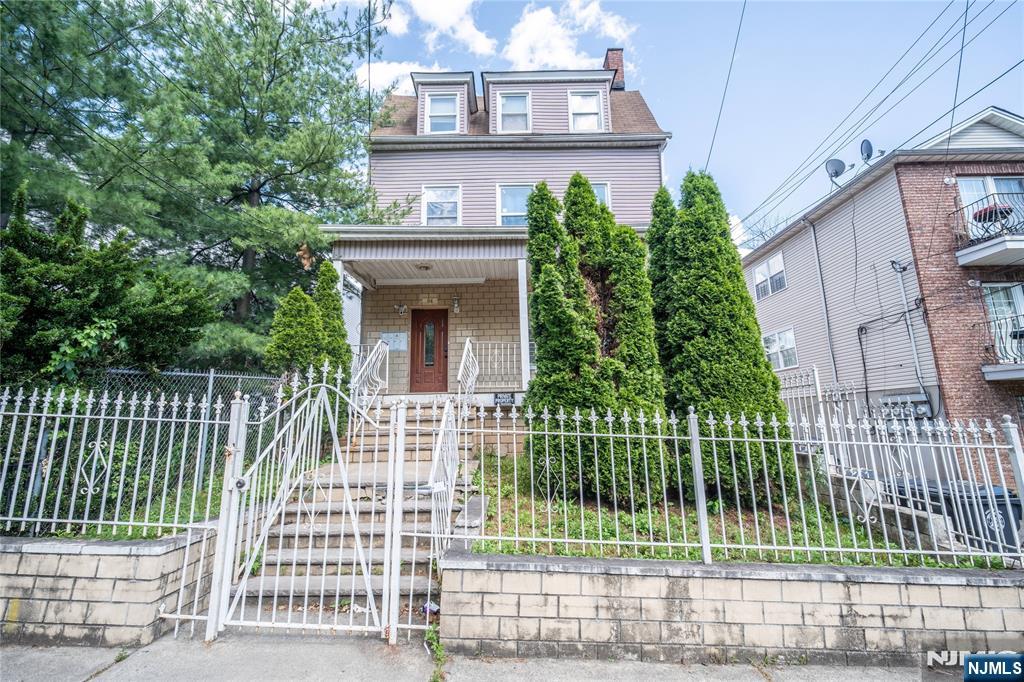 84 Farley Avenue - Photo 1