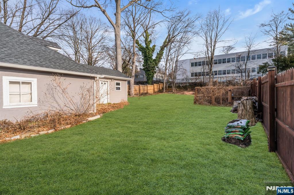 315 Mary St, Englewood, NJ 07631