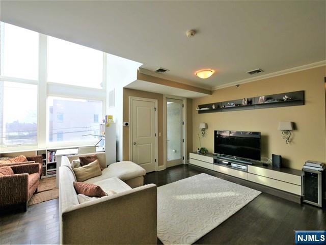 255 Laird Avenue 15 - Photo 1