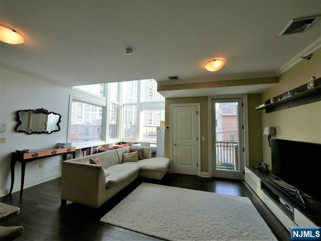 255 Laird Avenue 15 - Photo 2