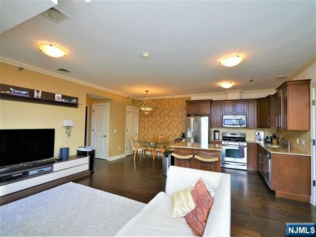 255 Laird Avenue 15 - Photo 3