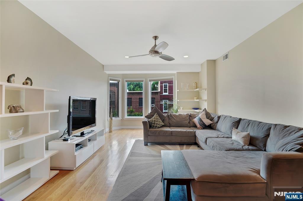 83 Monroe Street 4B - Photo 4