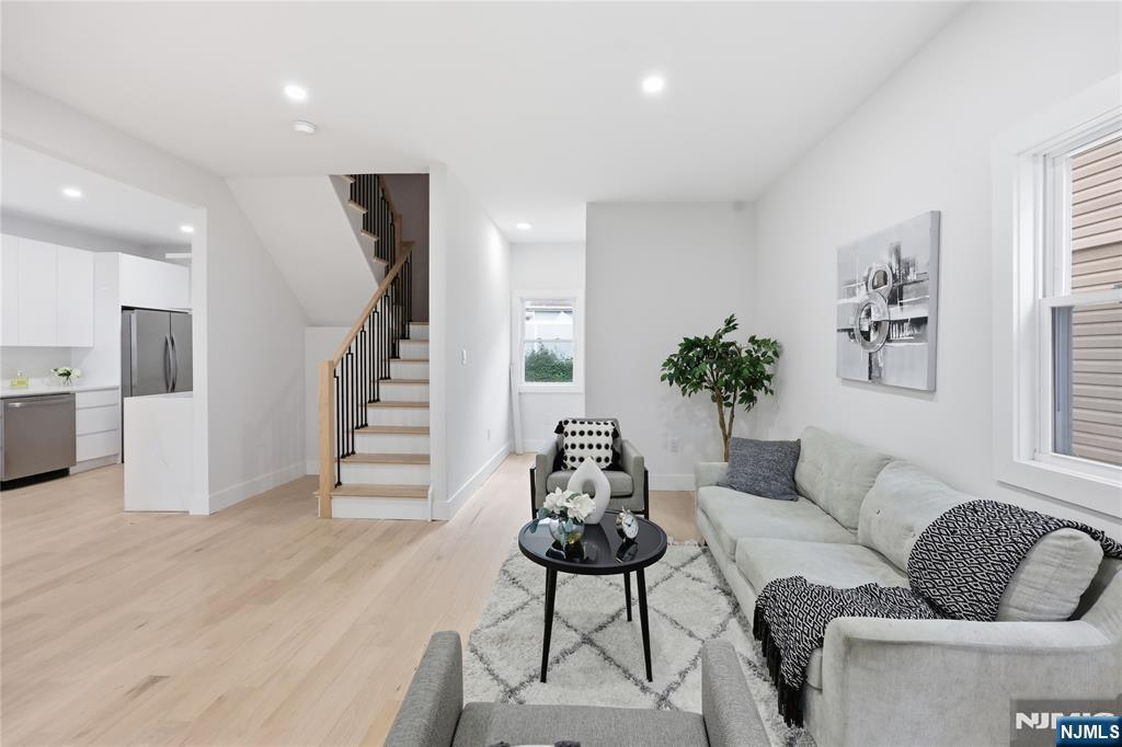 222 30th Street - Photo 3