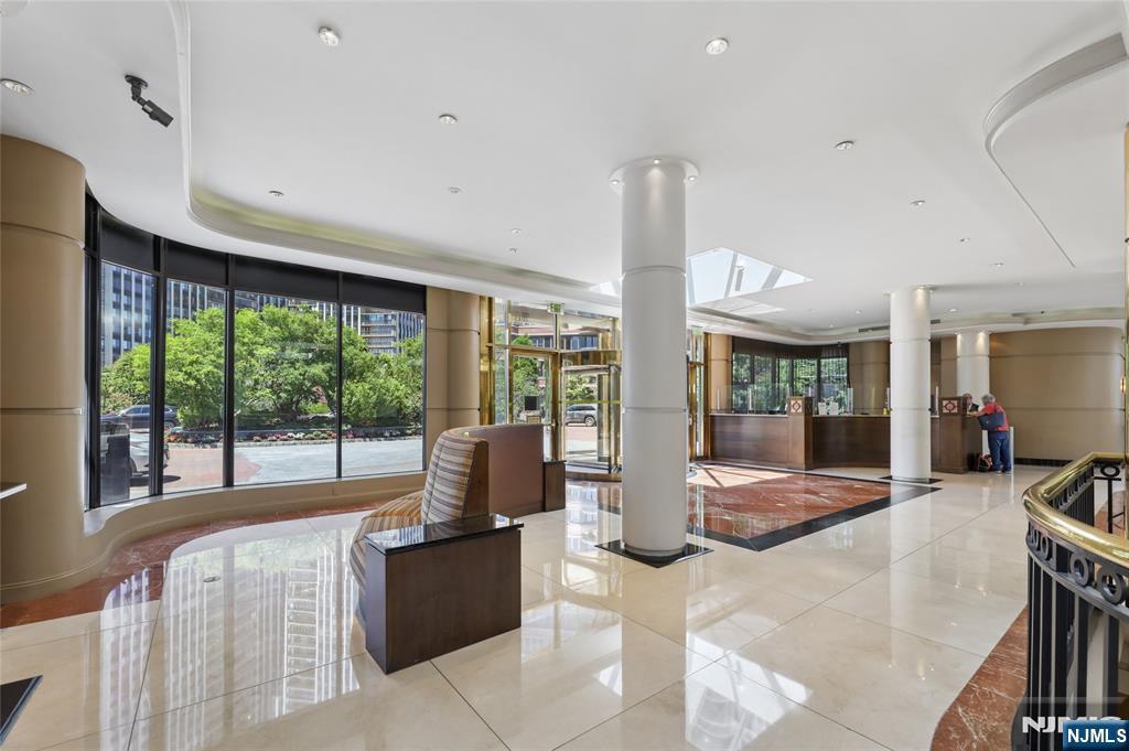 100 Carlyle Dr #5HS, Cliffside Park, NJ 07010