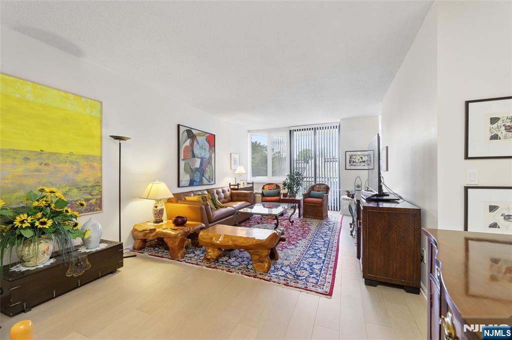 100 Carlyle Dr #5HS, Cliffside Park, NJ 07010