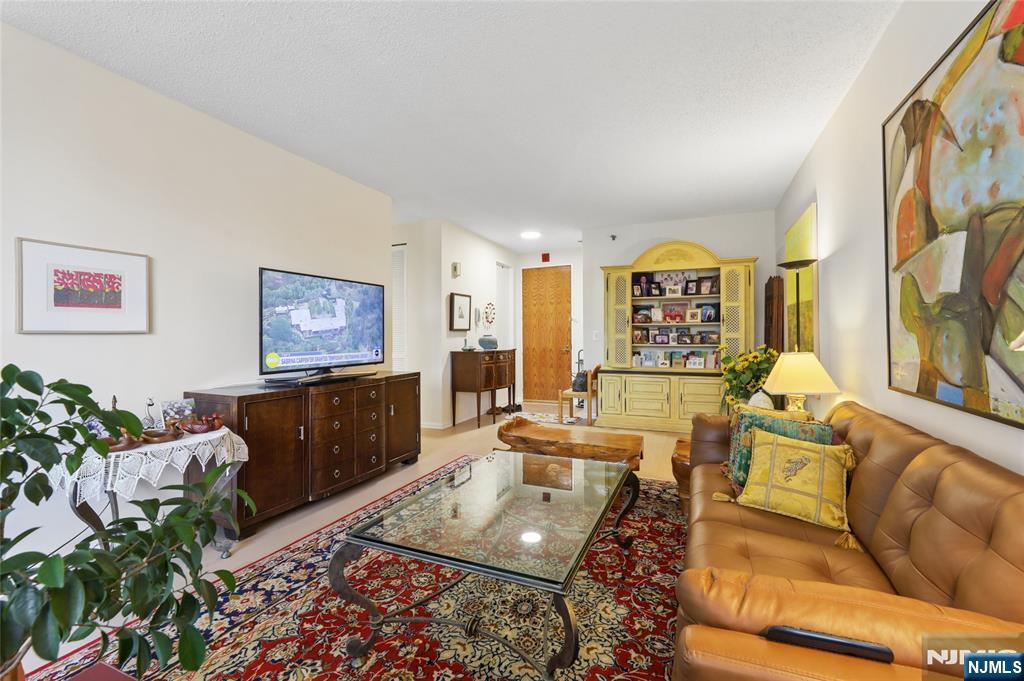 100 Carlyle Drive #5HS