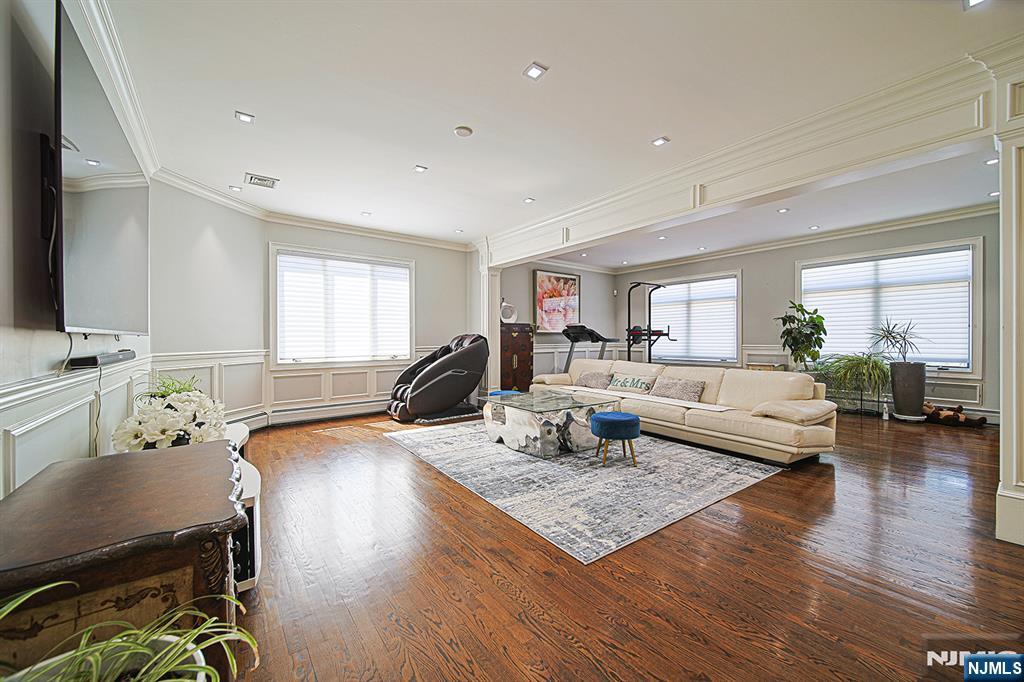 897 Virgil Avenue