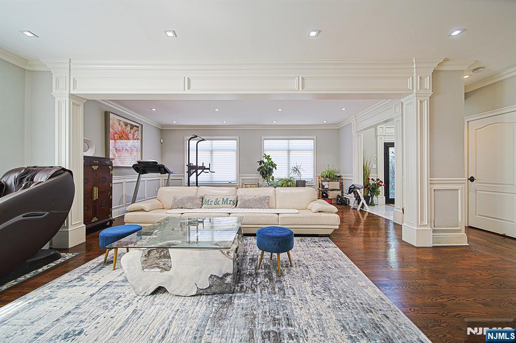 897 Virgil Avenue