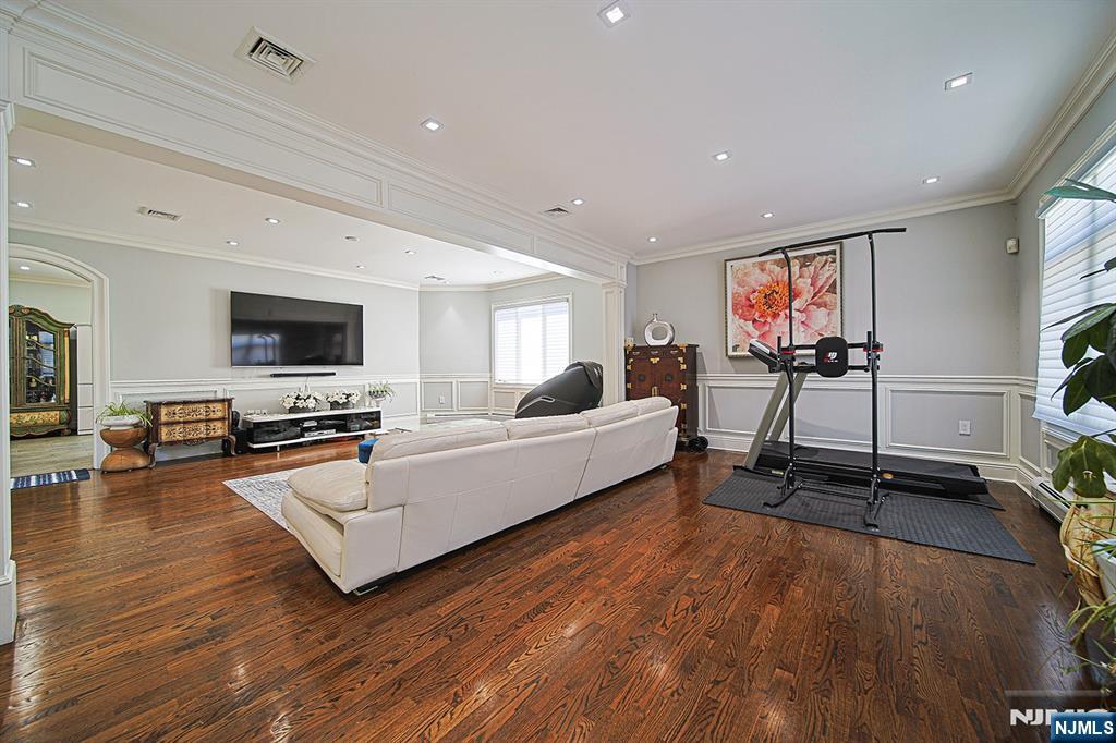 897 Virgil Avenue