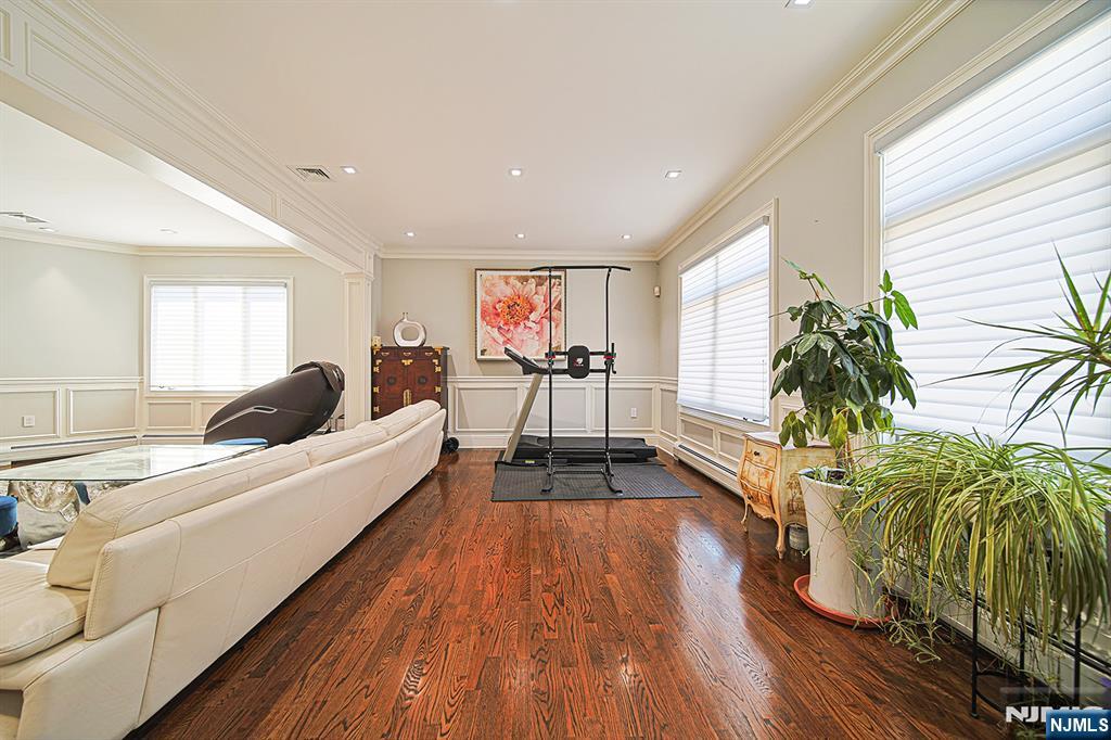 897 Virgil Avenue