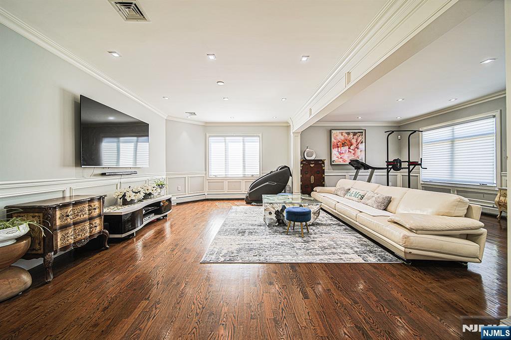 897 Virgil Avenue