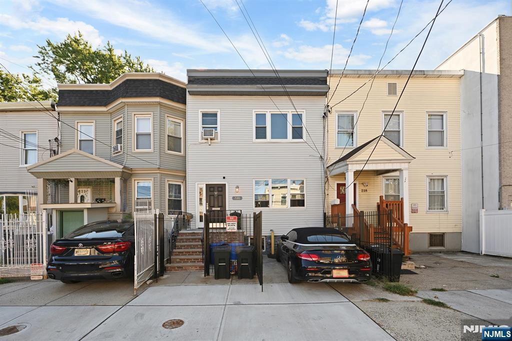 220 Delaware Avenue - Photo 1