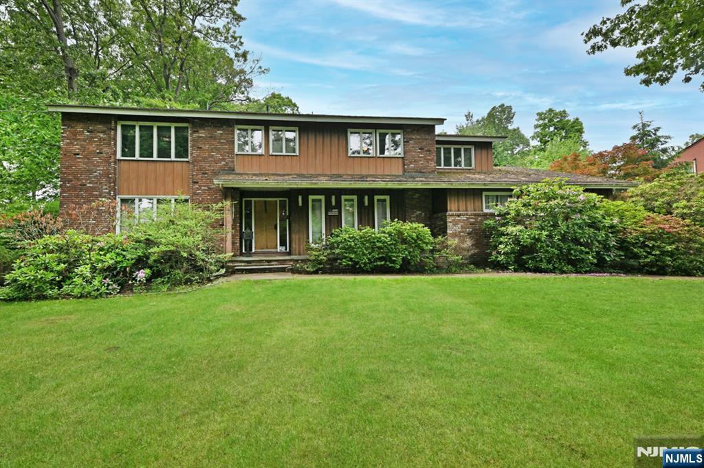 9 Lyncrest Drive, Paramus, NJ 07652 Listing Photo  0