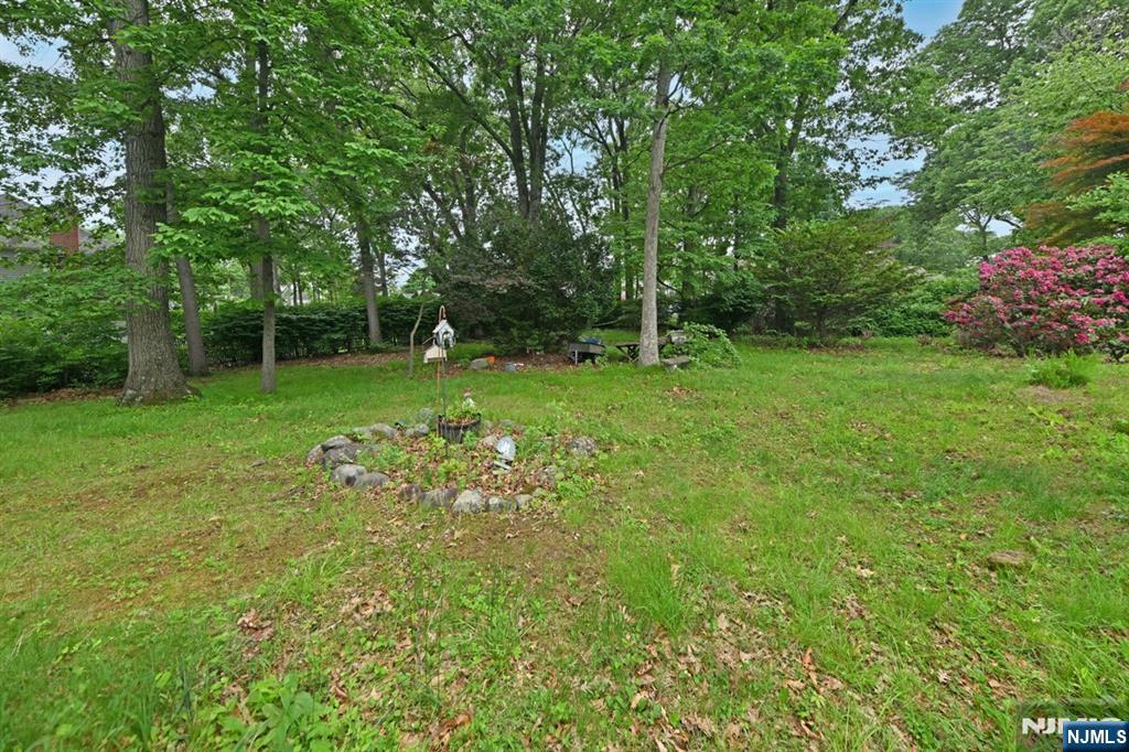 9 Lyncrest Drive, Paramus, NJ 07652 Listing Photo  35