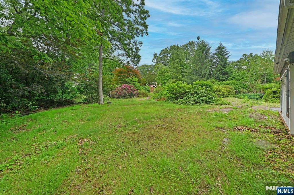 9 Lyncrest Drive, Paramus, NJ 07652 Listing Photo  6