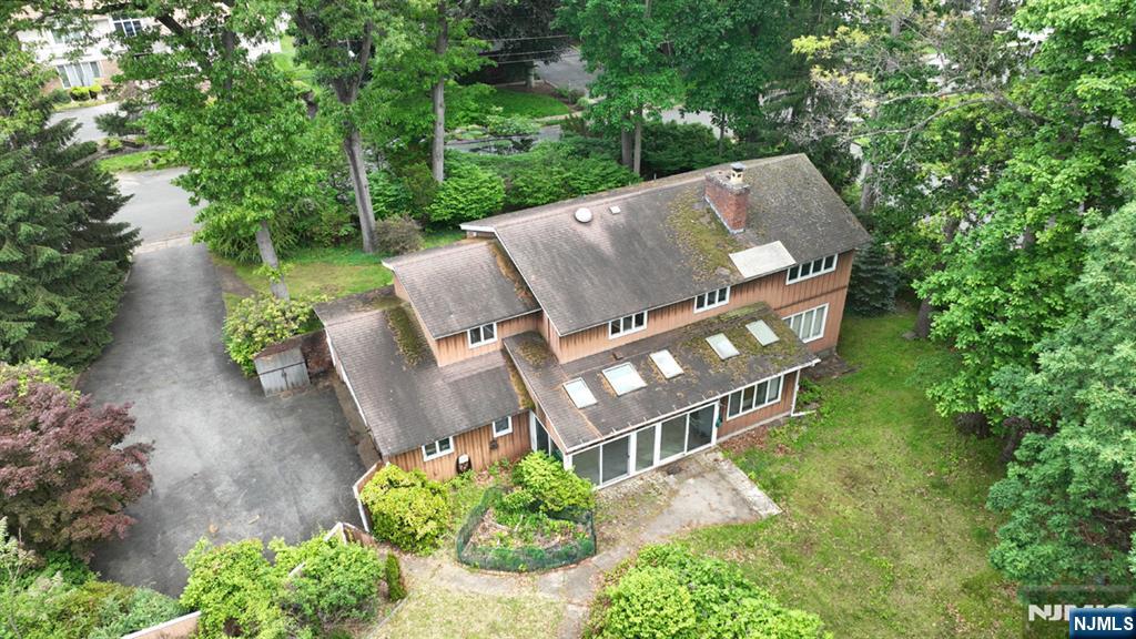 9 Lyncrest Drive, Paramus, NJ 07652 Listing Photo  8