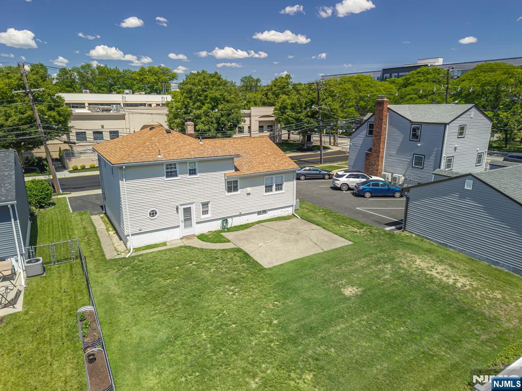 112 Berdan Street - Photo 2