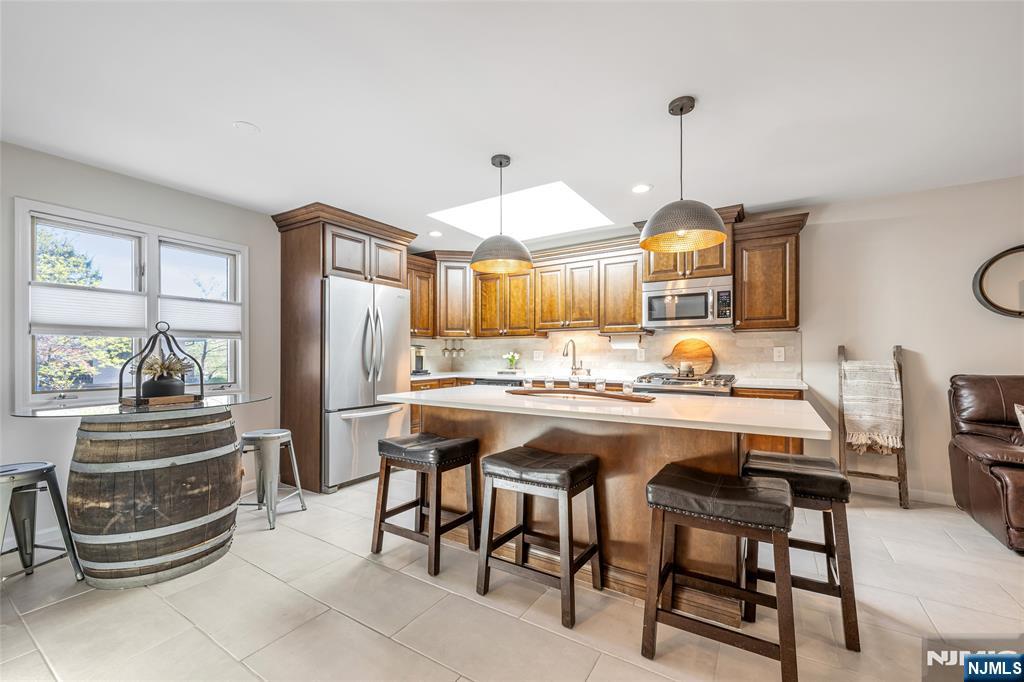 Beautiful Eat-In Kitchen
