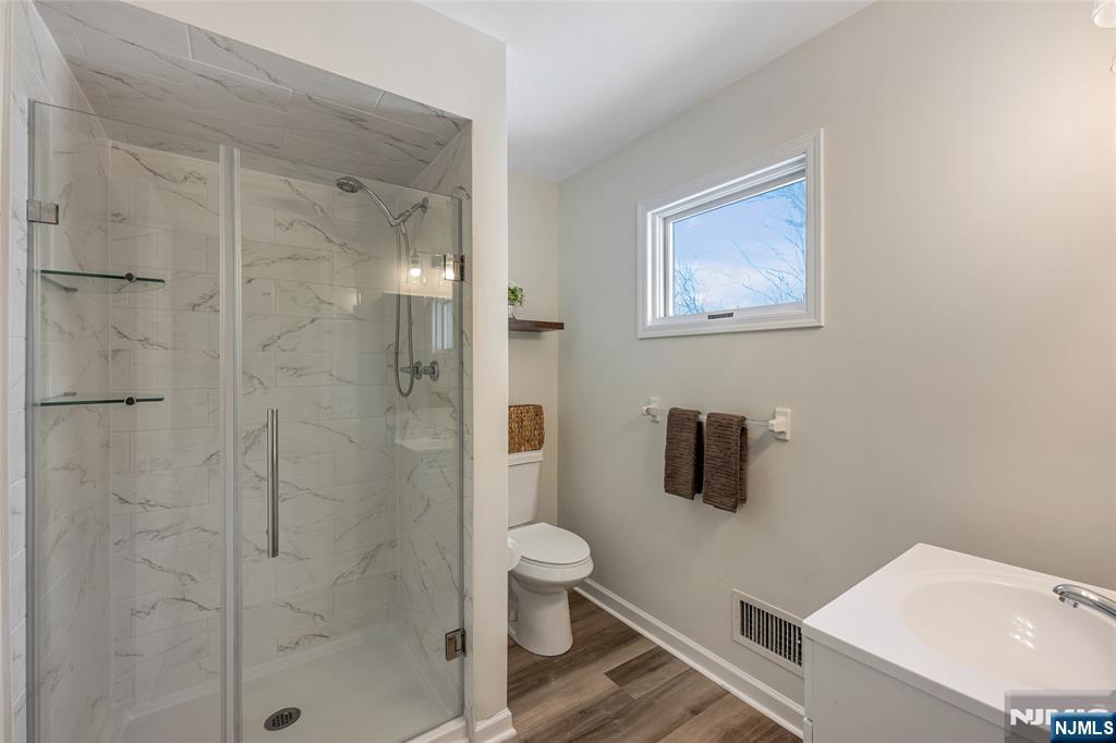 Upstairs Full Bath