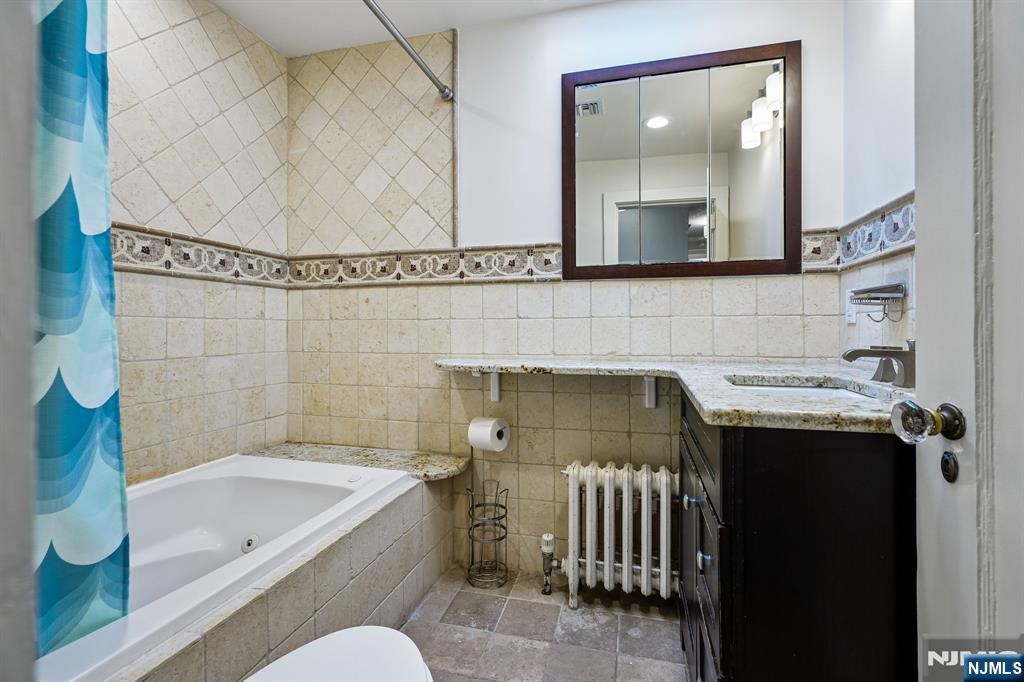 Hall Fullbath