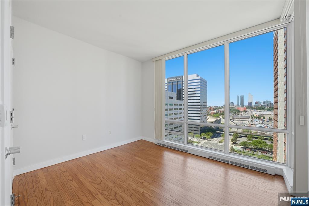 20 Newport Parkway 2012 - Photo 4