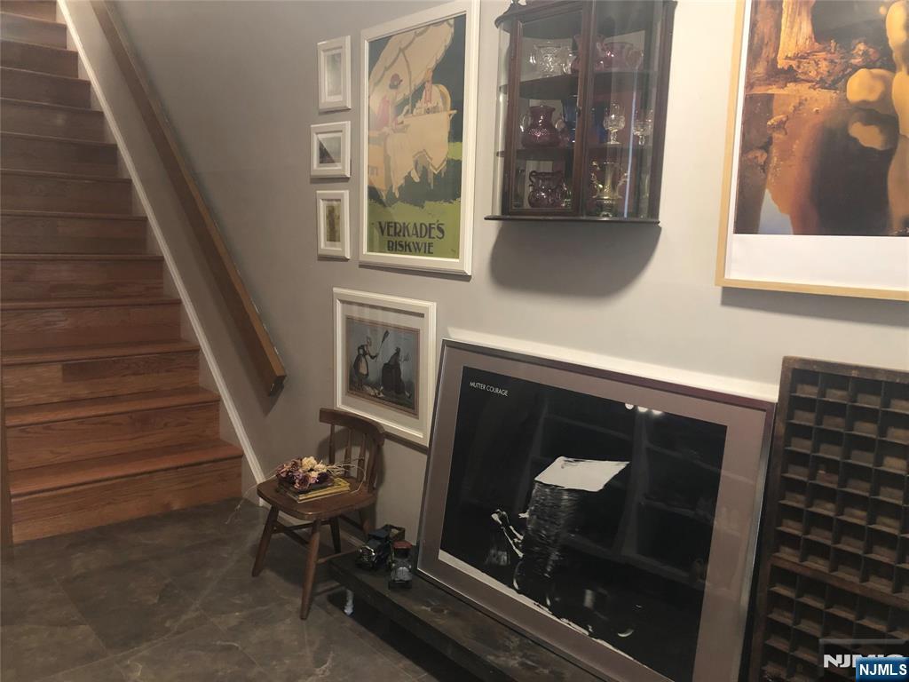 82 Meadowview Court - Photo 2