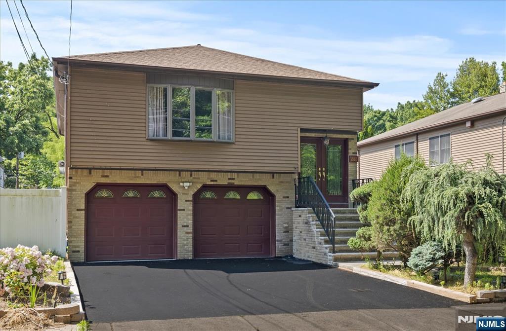<p>Listings That Reflect Our Standards</p>