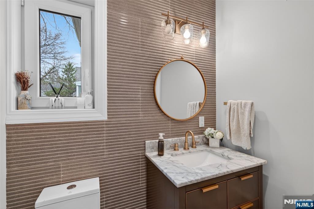 577 Grenville Avenue, Teaneck, NJ 07666 Listing Photo  15
