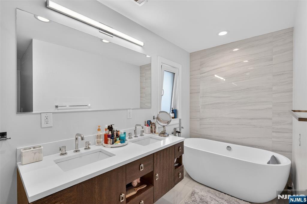 577 Grenville Avenue, Teaneck, NJ 07666 Listing Photo  20