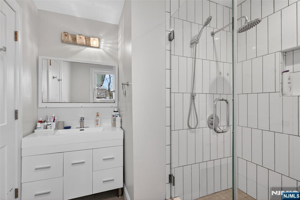 577 Grenville Avenue, Teaneck, NJ 07666 Listing Photo  22