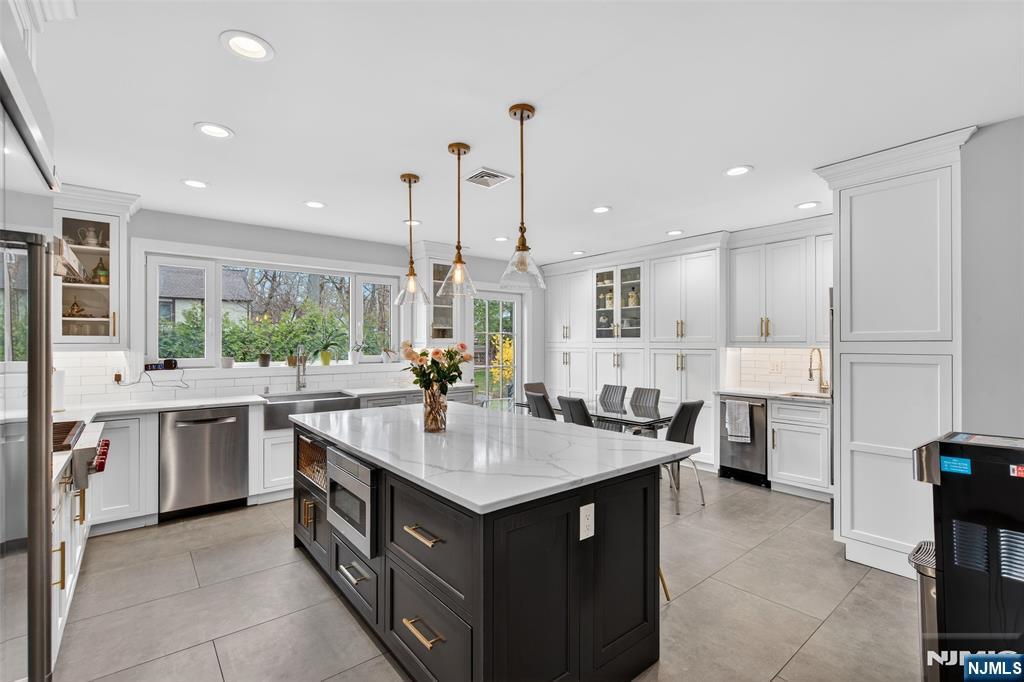 577 Grenville Avenue, Teaneck, NJ 07666 Listing Photo  9