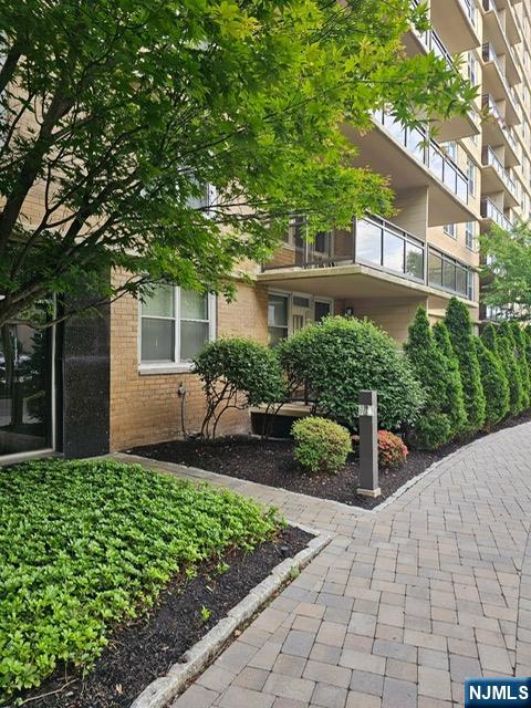 2200 N Central Rd #2V, Fort Lee, NJ 07024
