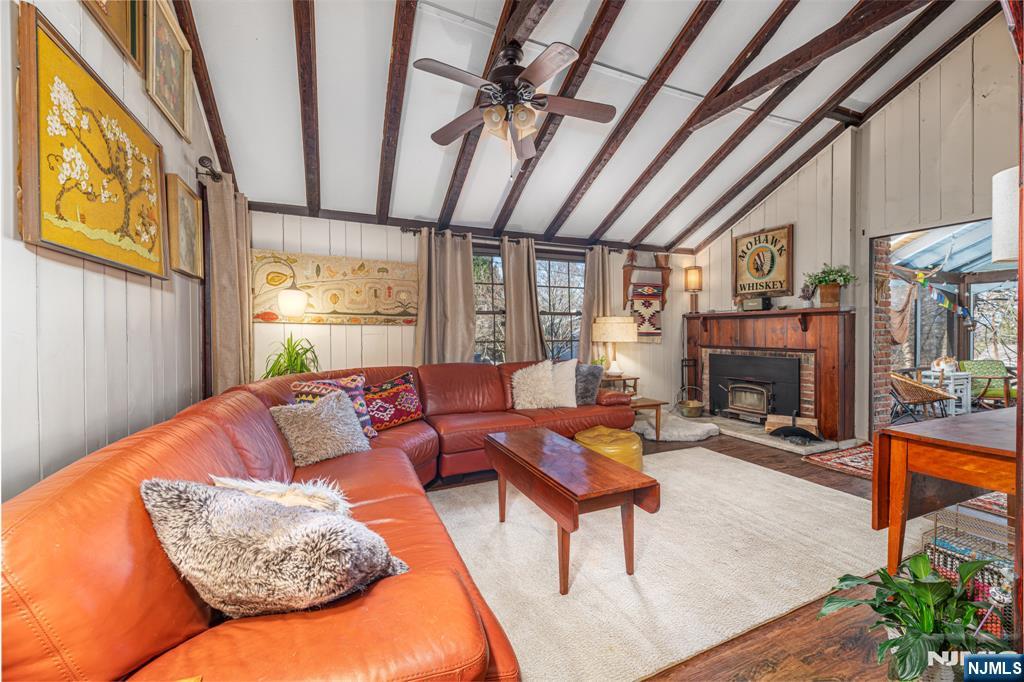 3 Hillspring Road - Photo 2