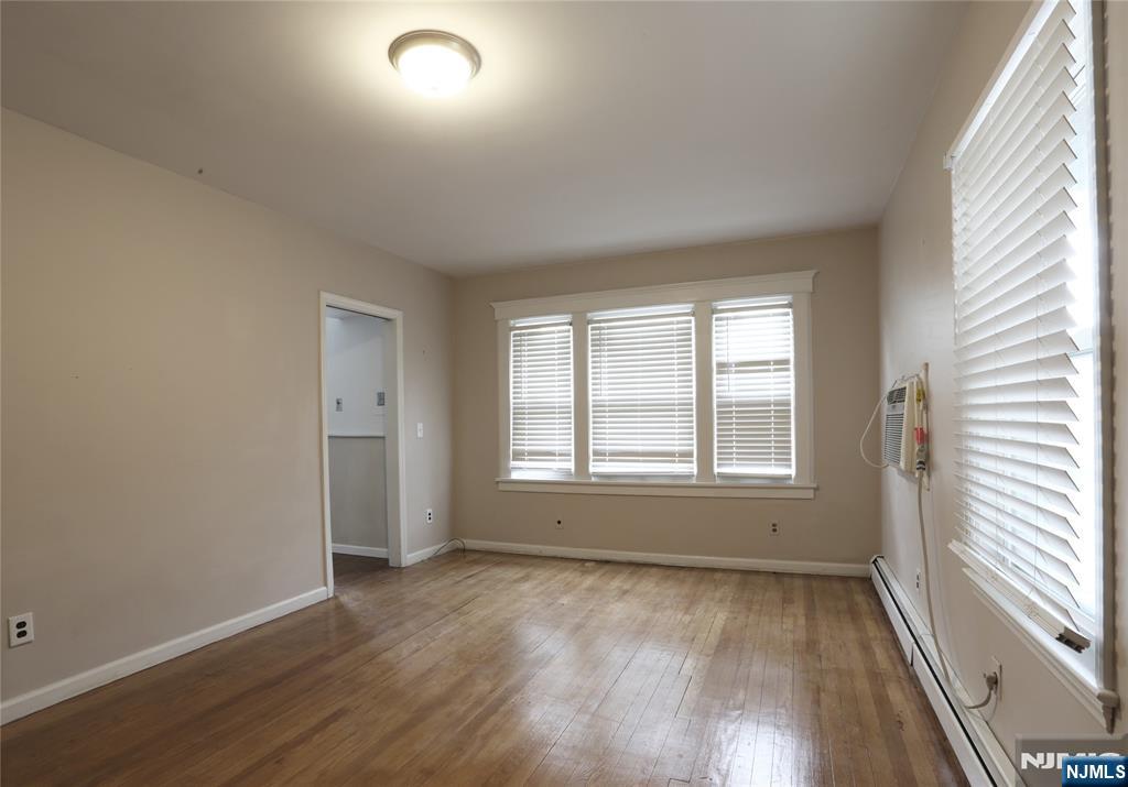 189 Hawthorne Avenue 1st flr - Photo 3
