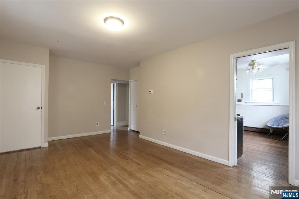 189 Hawthorne Avenue 1st flr - Photo 4