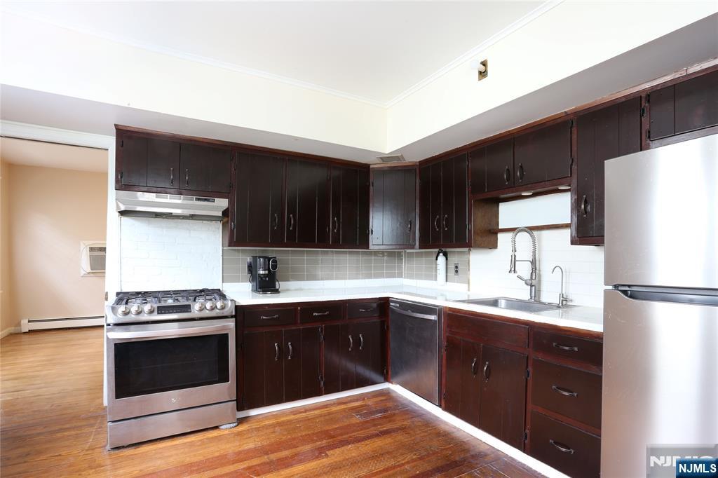 189 Hawthorne Avenue 1st flr - Photo 5