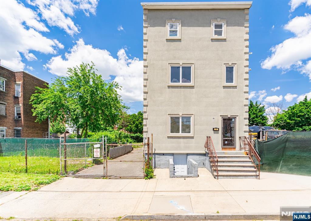 83 Sherman Avenue, Newark, NJ 07114 Listing Photo  14