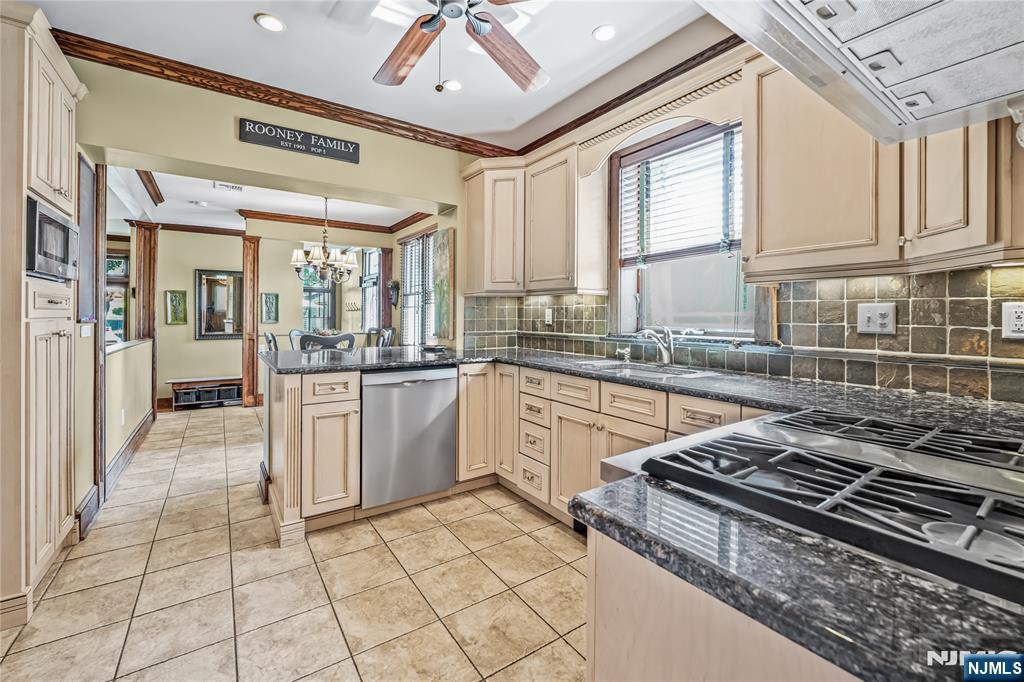 Open Airy Kitchen