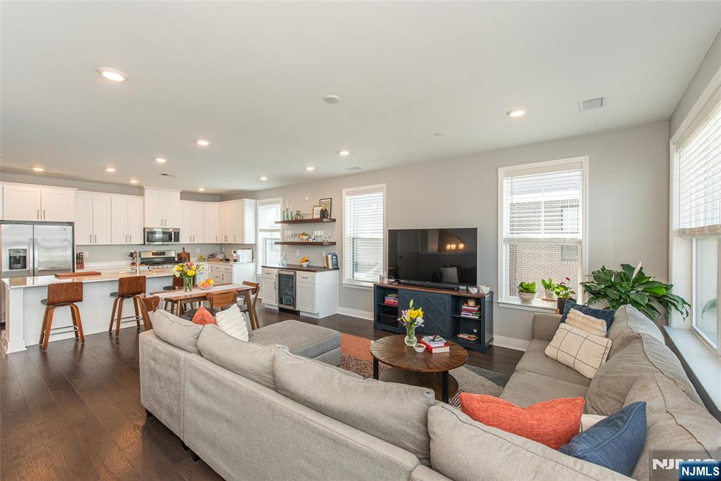363 Main - Photo 3